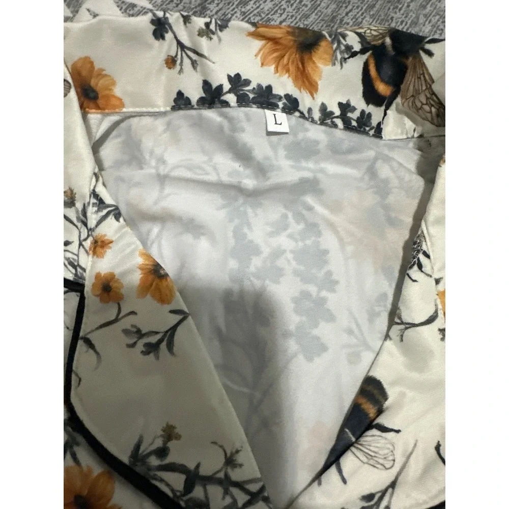 Bumblebee Floral Pajama Set Womens Large Short Sleeve Button Down Shorts Cream
